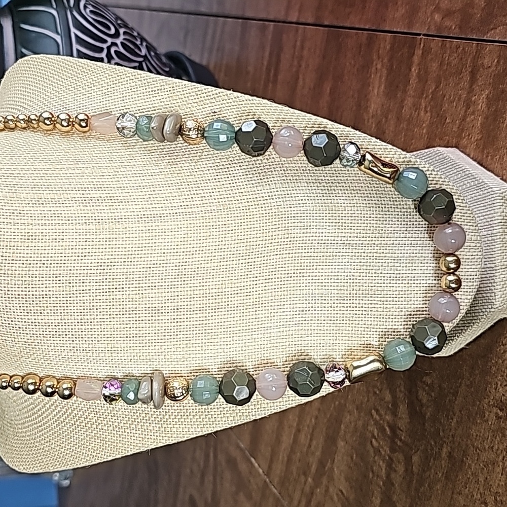 Vintage 1946 women's necklace multi colors